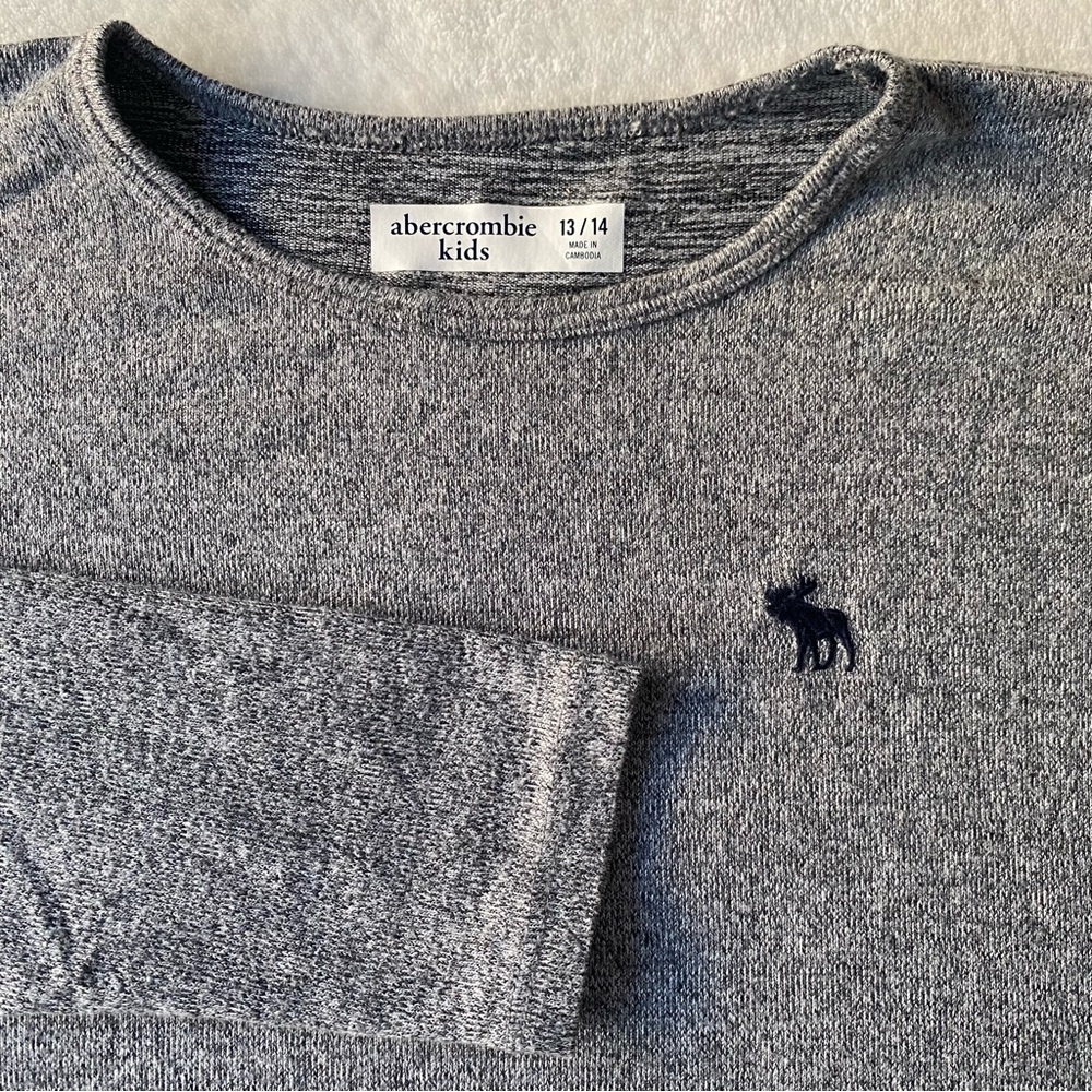 Abercrombie Kids Gray Crewneck Sweater Girls size 13/14 Soft cozy